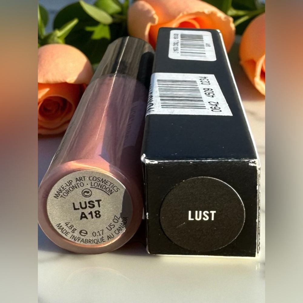 MAC LUST LIPGLASS. NEW IN BOX. - Picture 5 of 14